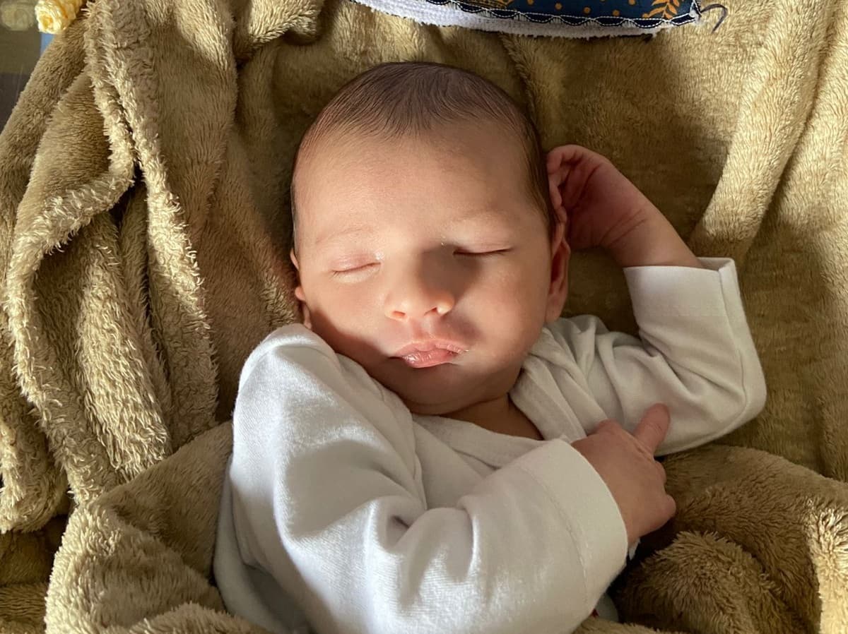 Bebê pinhalense vence dias na UTI e recebe alta