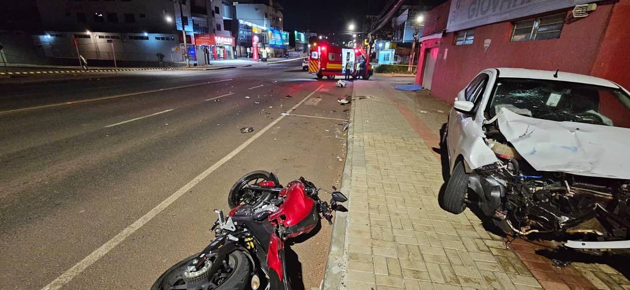 Vítima em moto não resistiu a gravidade dos ferimentos (Foto por Polícia Militar)