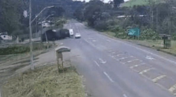 Por centímetros: carro passa segundos antes de tragédia em Seara