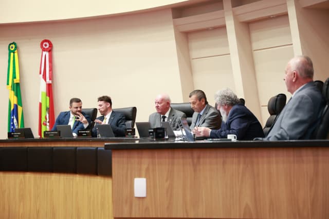 Alesc aprova 45 projetos e amplia investimentos em estrutura pública e serviços estaduais