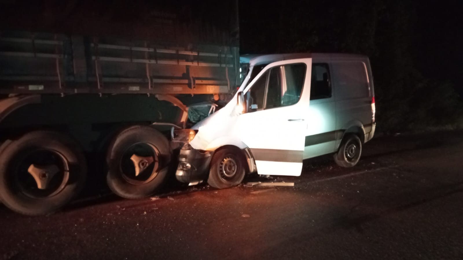 Oito ocupantes de van ficam feridos na BR-282 em Nova Erechim