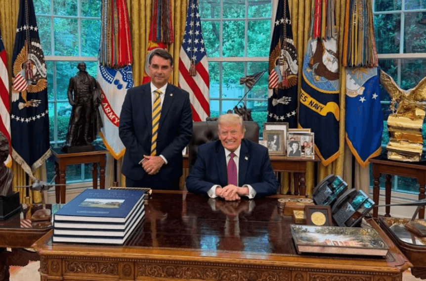 Flávio Bolsonaro visita Trump na Casa Branca