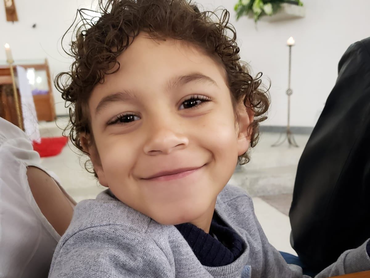 Criança morre atropelada ao descer de ônibus