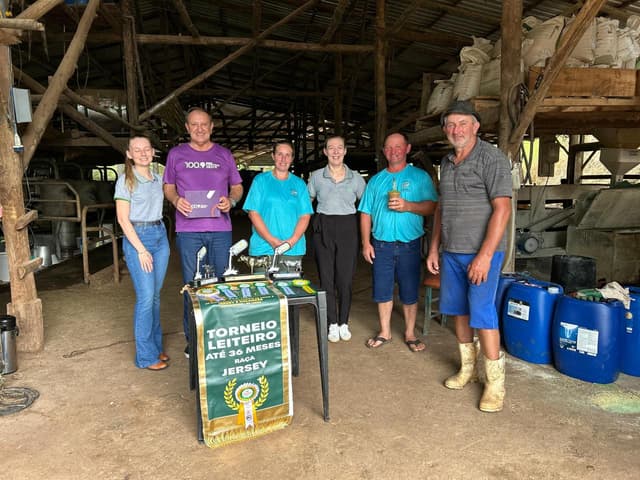 Estação Rural: Família aposta na união e gestão para vencer desafios no setor leiteiro