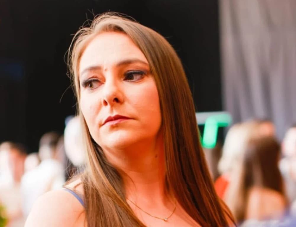 Mãe é encontrada morta dentro de automóvel