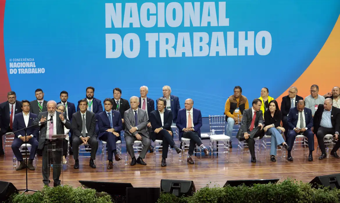 Lula propõe negociação entre patrões, empregados e governo (Foto por Paulo Pinto/Agência Brasil)