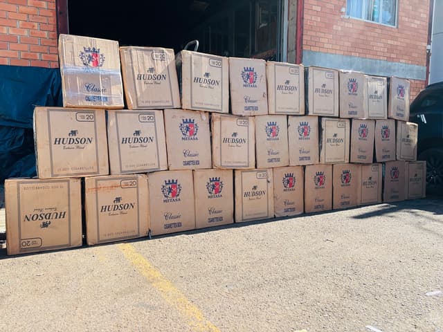 Ônibus vindo do Paraguai é interceptado em Pinhalzinho com 15 mil maços de cigarros contrabandeados