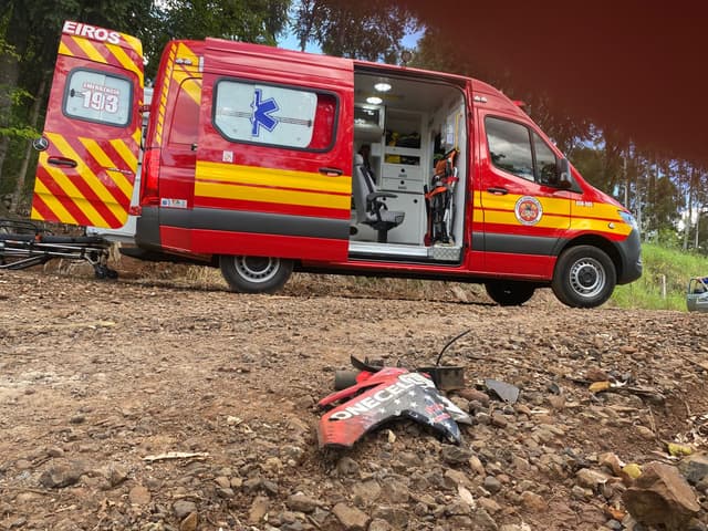 Colisão entre motocicletas deixa dois jovens feridos no interior de Pinhalzinho
