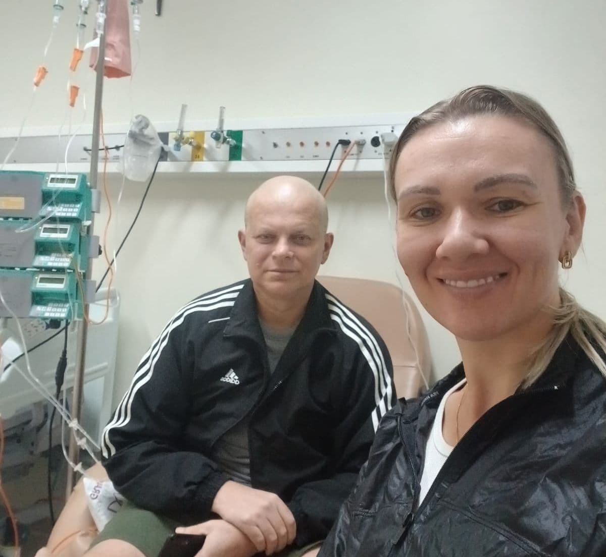 Esposa permanece ao lado do marido enfrentando câncer