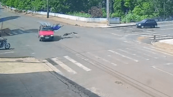 Ciclista "leva a pior" em batida no Paraná