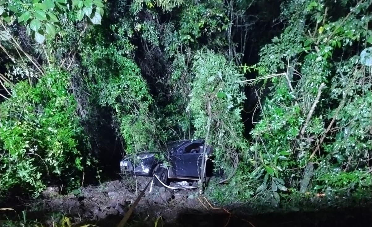 Condutor é resgatado após saída de pista em Cunha Porã