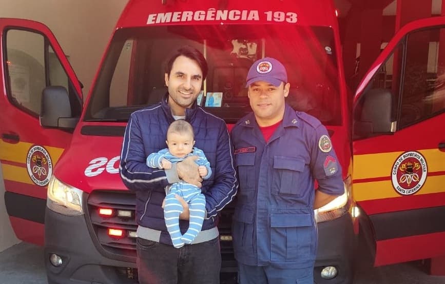 Socorrista salva bebê de 3 meses engasgado