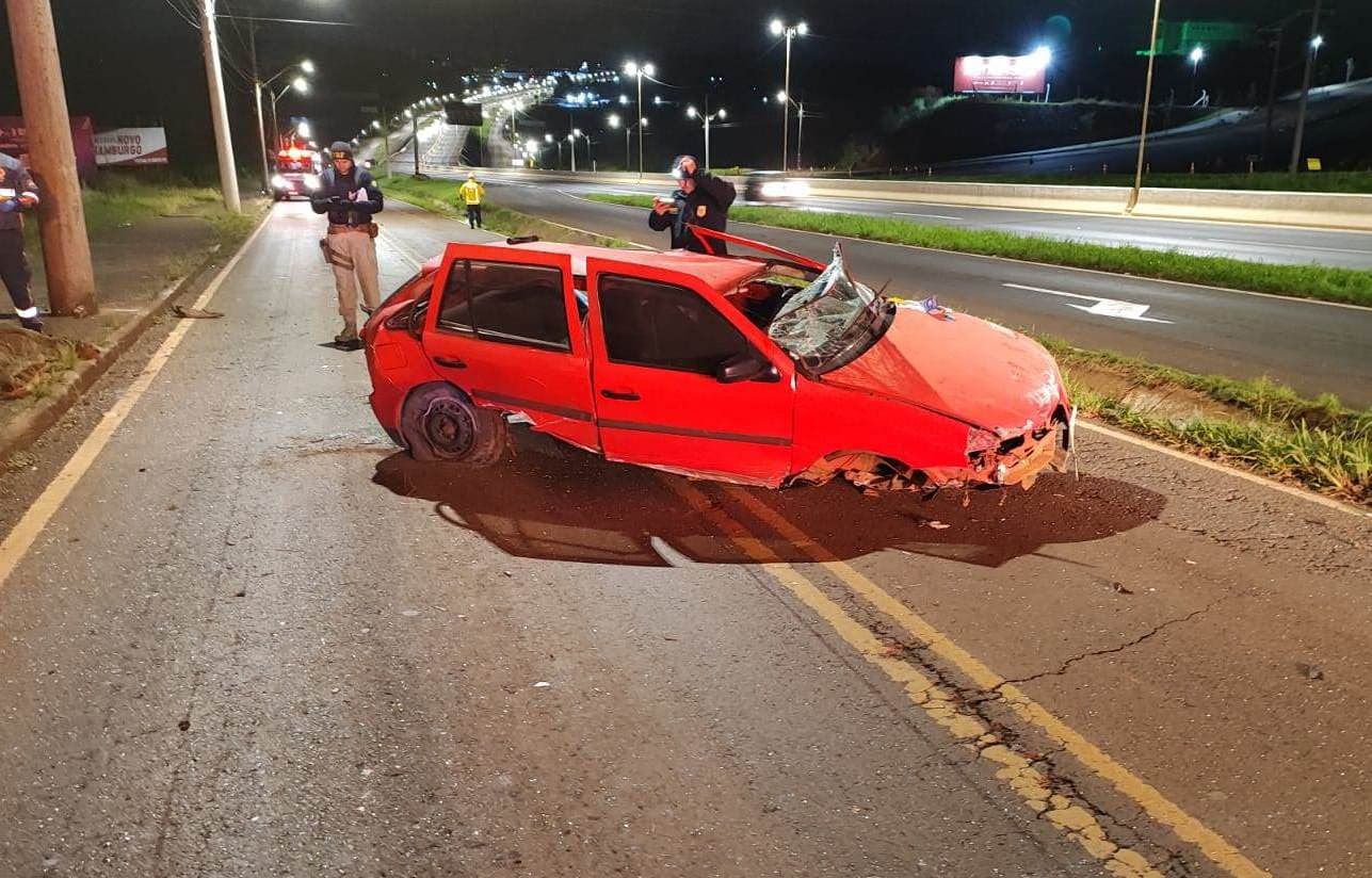 Jovem perde a vida em capotamento de automóvel