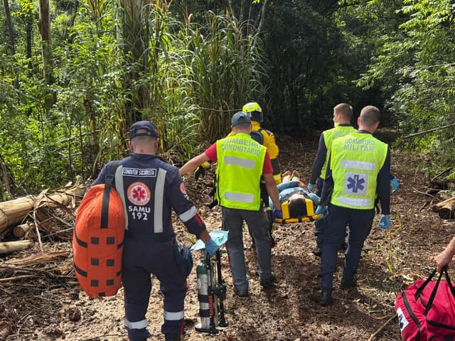 Árvore cai sobre trabalhador durante corte no interior de São Miguel do Oeste