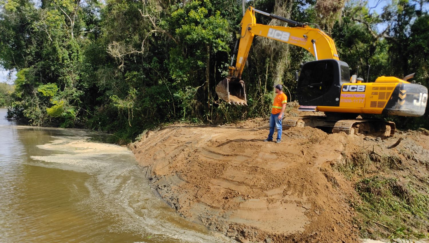Mais de 350 km de rios serão limpos em megaoperação contra enchentes