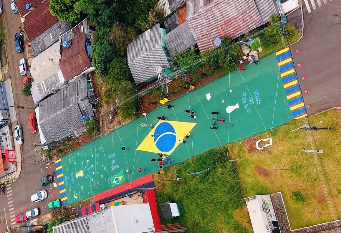 Rua se transforma em ponto de encontro para torcedores