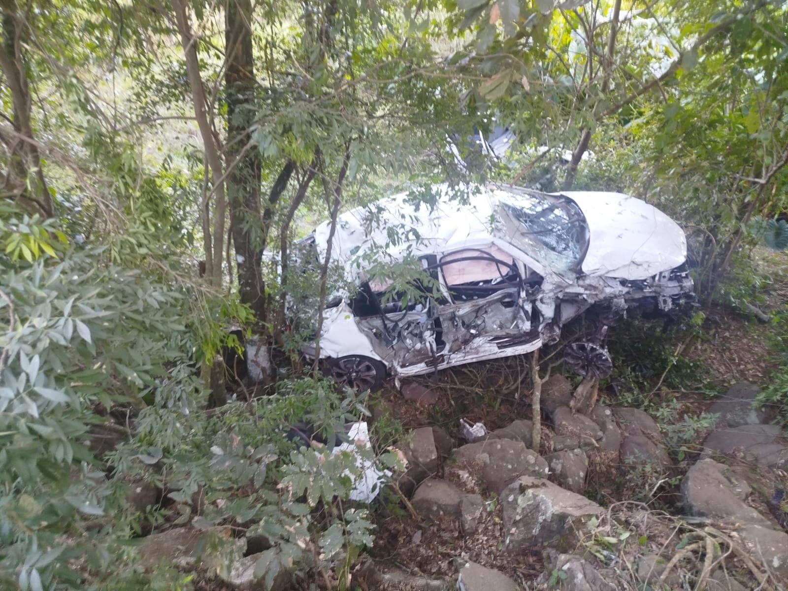 Grave acidente na BR-282 mobiliza força-tarefa e resgate aéreo em Maravilha