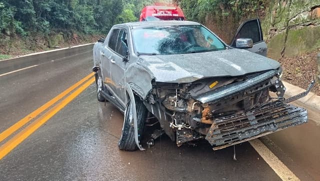 Ocupante de Ram colide contra barranco em Saudades