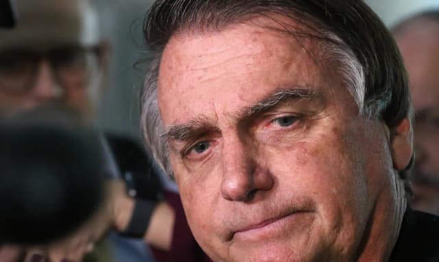 PGR se manifesta a favor de prisão domiciliar de Bolsonaro por razões de saúde