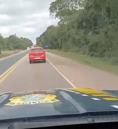 Suspeito tenta escapar da polícia por 20 km